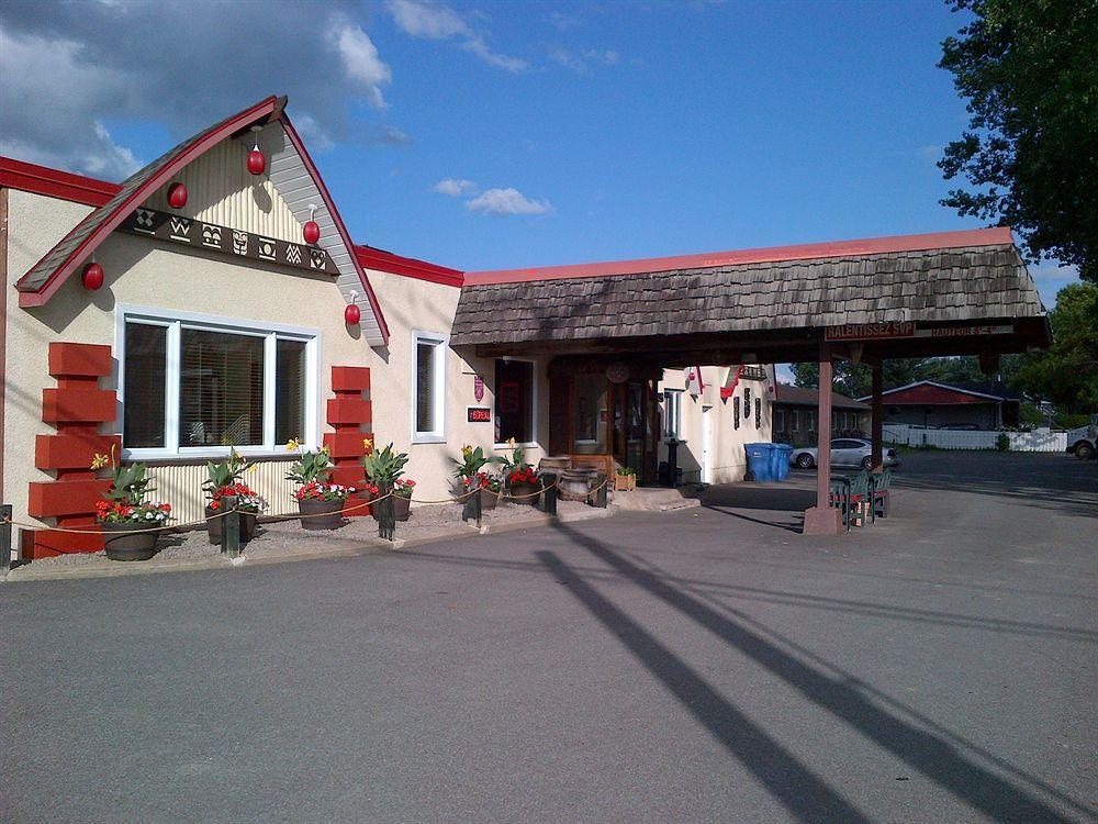 Hotel-Motel Coconut Trois-Rivieres Exterior foto